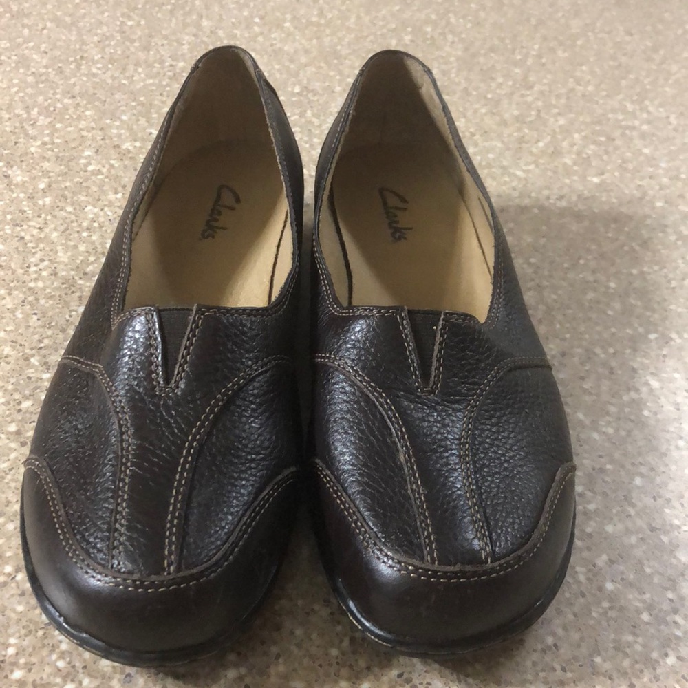 CLARKS LOAFERS.  (3)